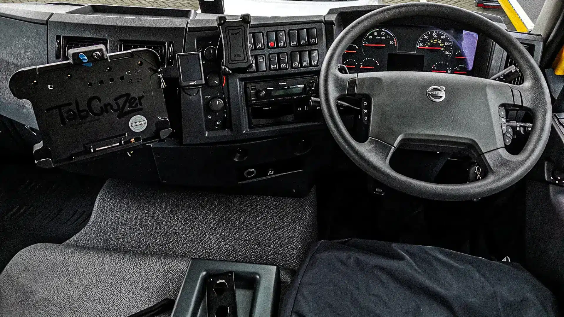 Fleet vehicle dashboard fitted with TabCruzer mount, GPS unit, and XXL mobile device holder.